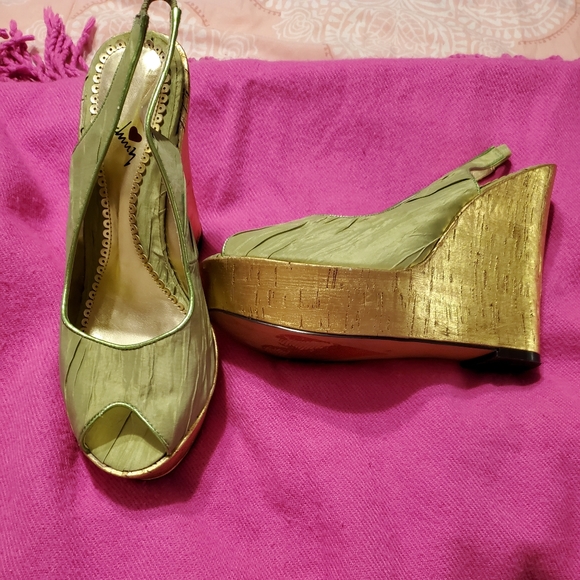 Lime Green wedge sandals - Picture 1 of 6